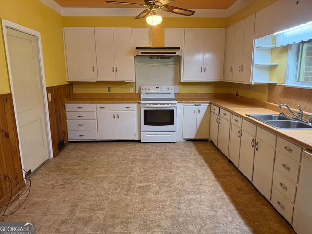 998 Highland Circle SE, Conyers, GA 30012