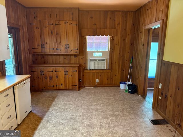998 Highland Circle SE, Conyers, GA 30012