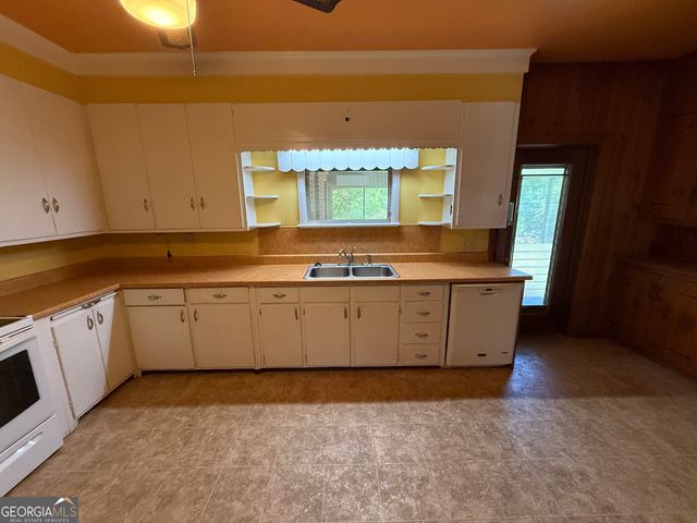 998 Highland Circle SE, Conyers, GA 30012