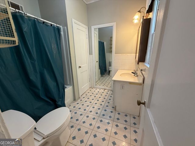 998 Highland Circle SE, Conyers, GA 30012