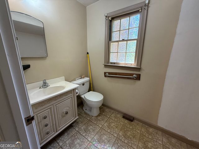 998 Highland Circle SE, Conyers, GA 30012