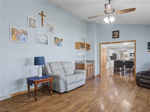 1509 New England Drive SE, North Canton, OH 44720