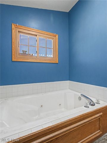 1509 New England Drive SE, North Canton, OH 44720