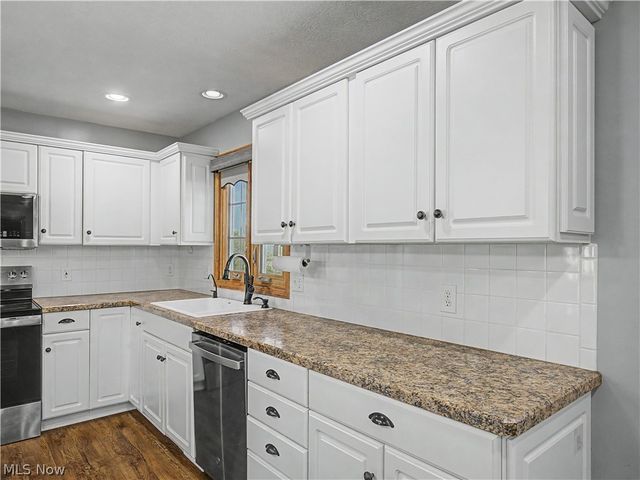 1509 New England Drive SE, North Canton, OH 44720