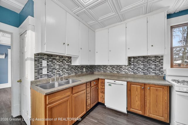 409 W César E. Chávez Avenue, Lansing, MI 48906