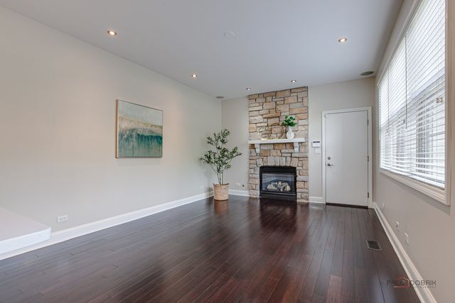 2670 W Lake Avenue 2670, Glenview, IL 60026