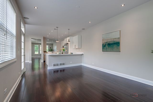 2670 W Lake Avenue 2670, Glenview, IL 60026