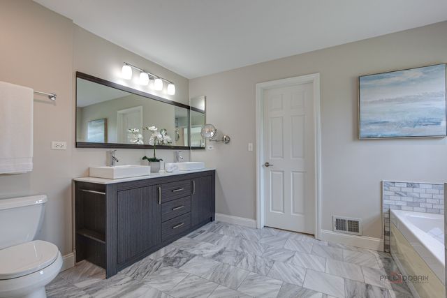 2670 W Lake Avenue 2670, Glenview, IL 60026