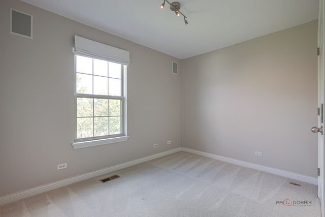 2670 W Lake Avenue 2670, Glenview, IL 60026
