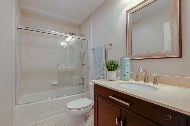 2670 W Lake Avenue 2670, Glenview, IL 60026