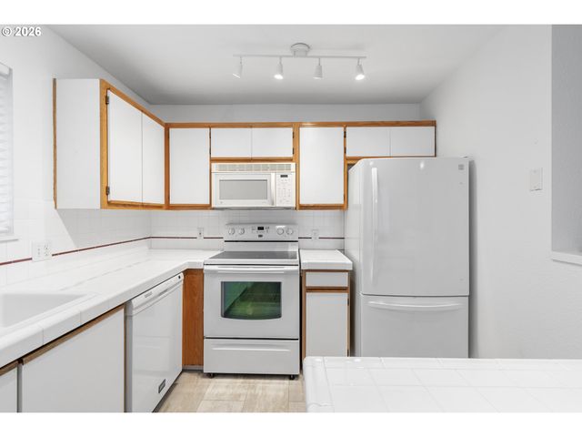 20915 FAWN Ct 44, West Linn, OR 97068