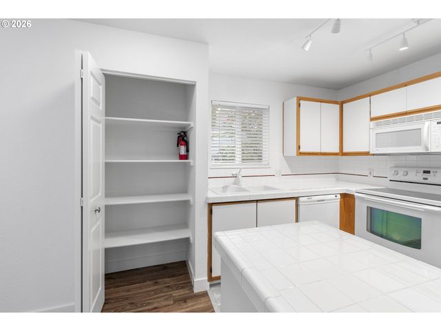 20915 FAWN Ct 44, West Linn, OR 97068