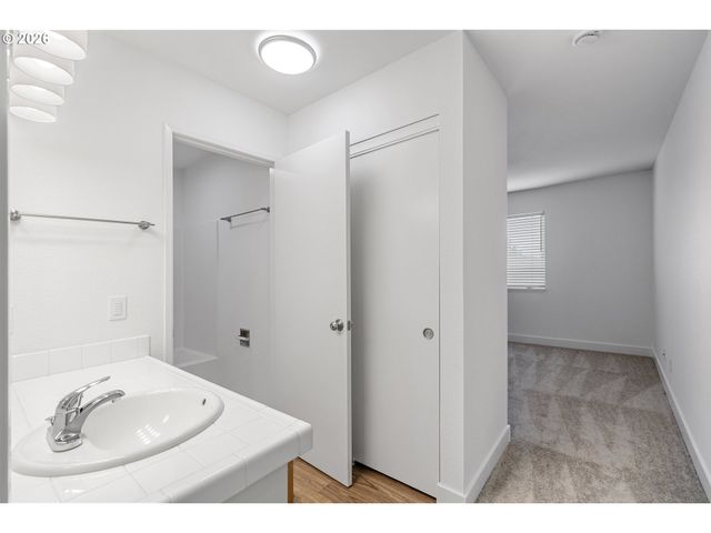 20915 FAWN Ct 44, West Linn, OR 97068