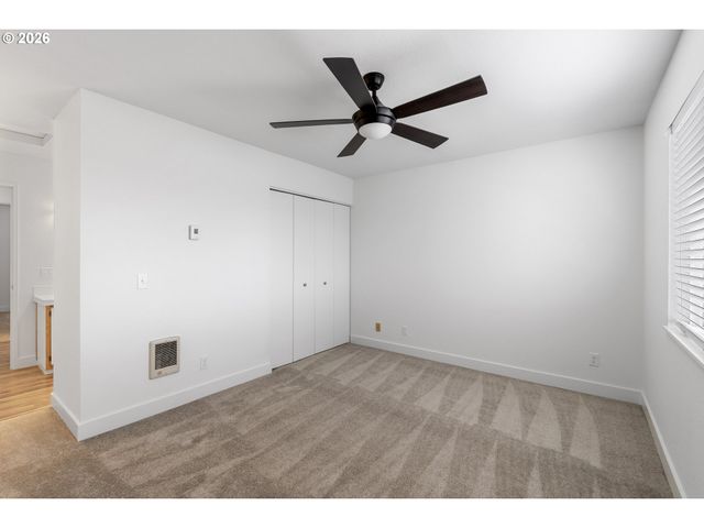 20915 FAWN Ct 44, West Linn, OR 97068
