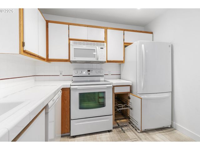 20915 FAWN Ct 44, West Linn, OR 97068
