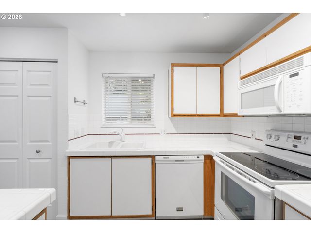20915 FAWN Ct 44, West Linn, OR 97068