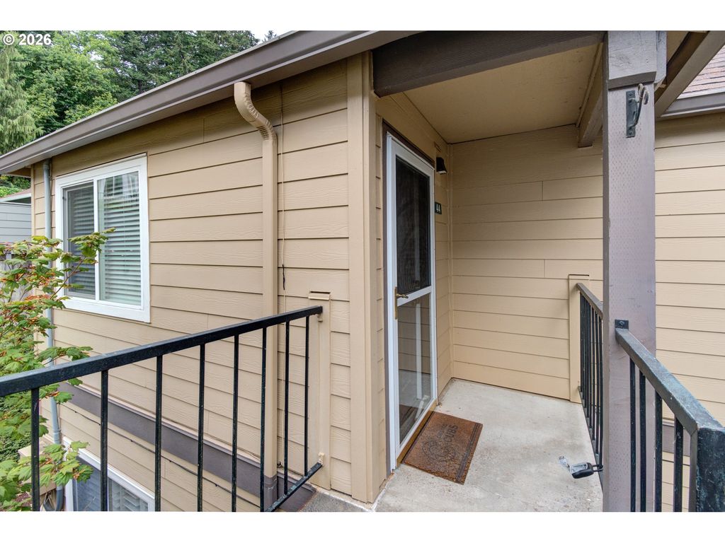 20915 FAWN Ct 44, West Linn, OR 97068