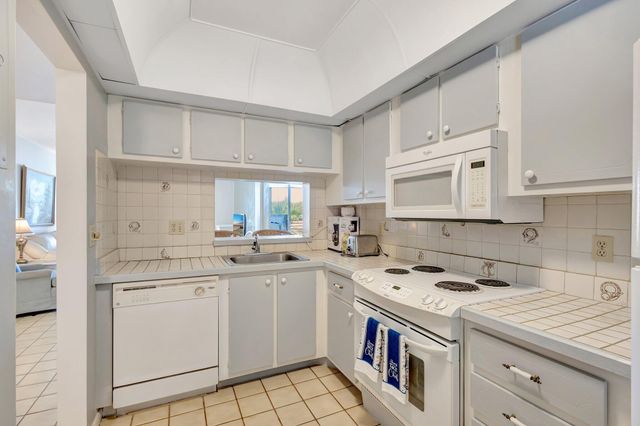 105 Paradise Harbour Boulevard 307, North Palm Beach, FL 33408