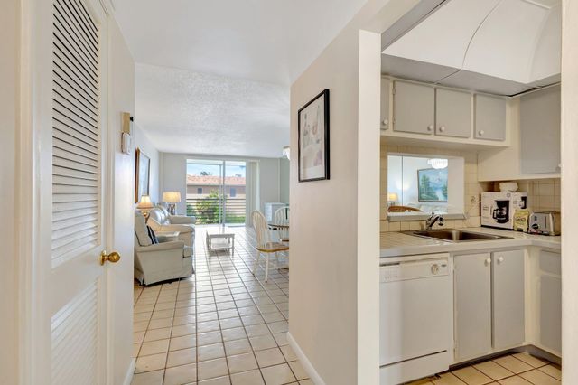 105 Paradise Harbour Boulevard 307, North Palm Beach, FL 33408