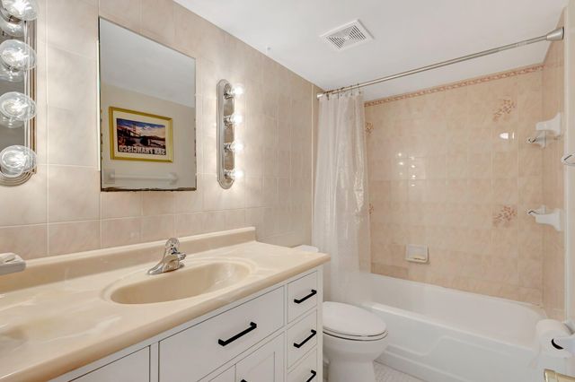 105 Paradise Harbour Boulevard 307, North Palm Beach, FL 33408