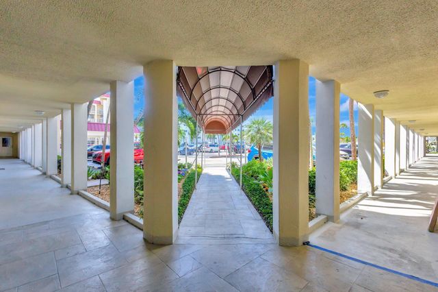 105 Paradise Harbour Boulevard 307, North Palm Beach, FL 33408
