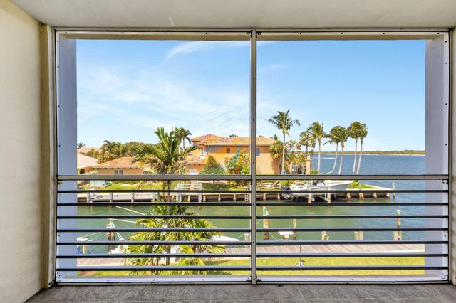 105 Paradise Harbour Boulevard 307, North Palm Beach, FL 33408