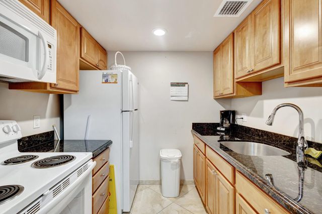 105 Paradise Harbour Boulevard 307, North Palm Beach, FL 33408