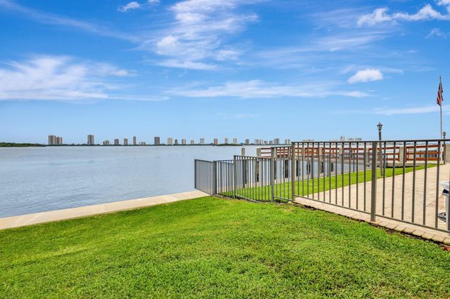 105 Paradise Harbour Boulevard 307, North Palm Beach, FL 33408