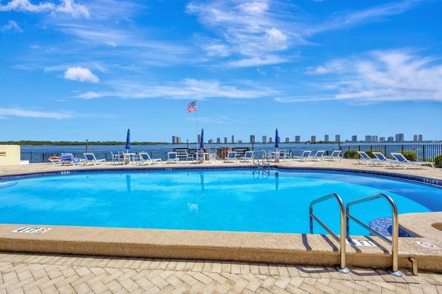105 Paradise Harbour Boulevard 307, North Palm Beach, FL 33408
