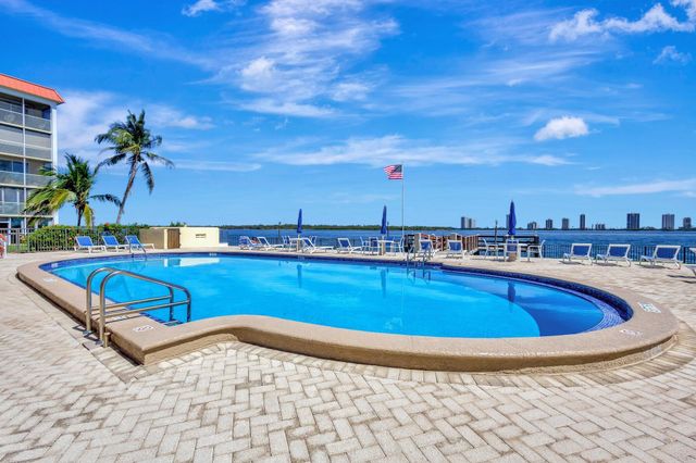 105 Paradise Harbour Boulevard 307, North Palm Beach, FL 33408