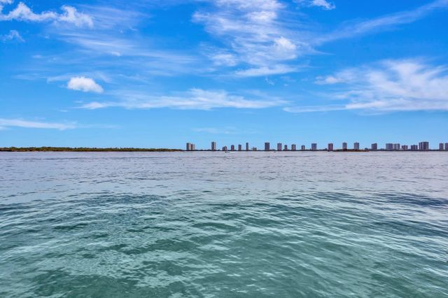 105 Paradise Harbour Boulevard 307, North Palm Beach, FL 33408