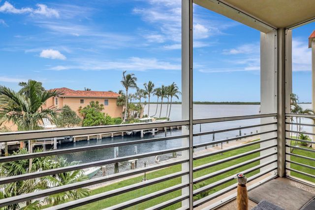 105 Paradise Harbour Boulevard 307, North Palm Beach, FL 33408