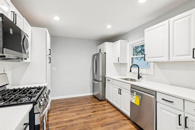 61 Harris Avenue, Hewlett, NY 11557