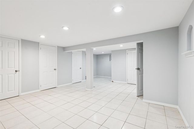 61 Harris Avenue, Hewlett, NY 11557