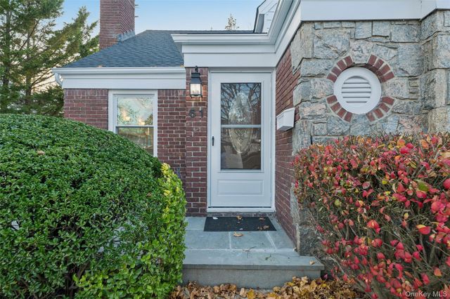 61 Harris Avenue, Hewlett, NY 11557