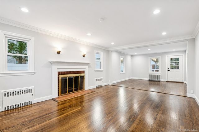 61 Harris Avenue, Hewlett, NY 11557