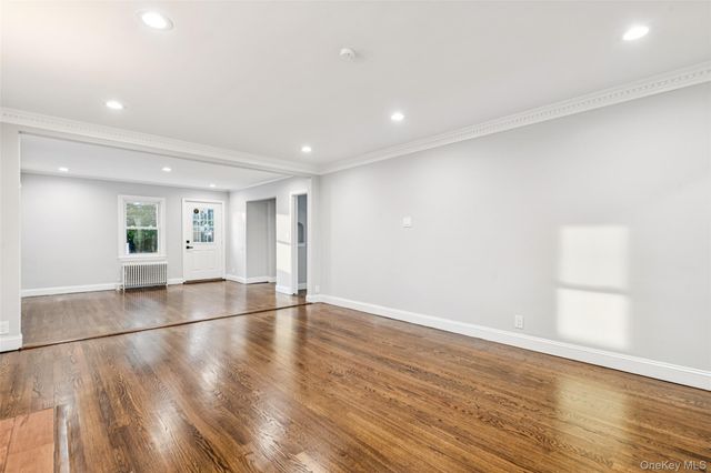 61 Harris Avenue, Hewlett, NY 11557