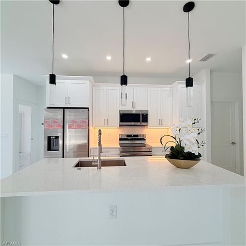 860 Kildare ST E, Lehigh Acres, FL 33974