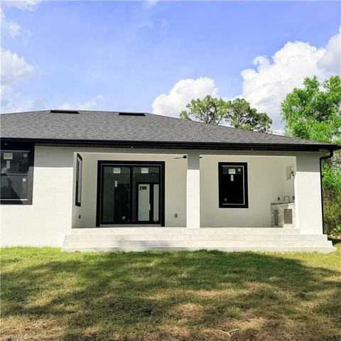 860 Kildare ST E, Lehigh Acres, FL 33974