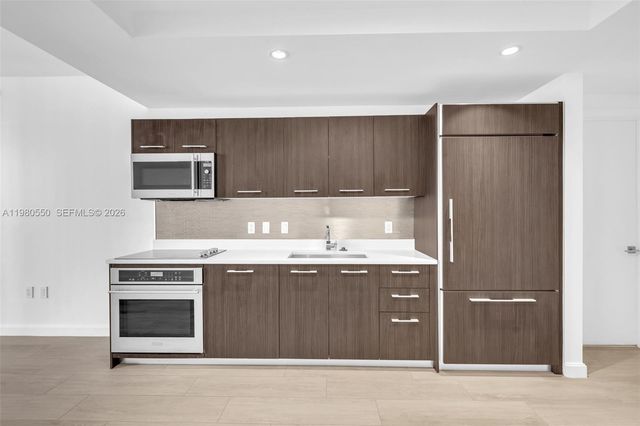 55 SW 9th St 1109, Miami, FL 33130