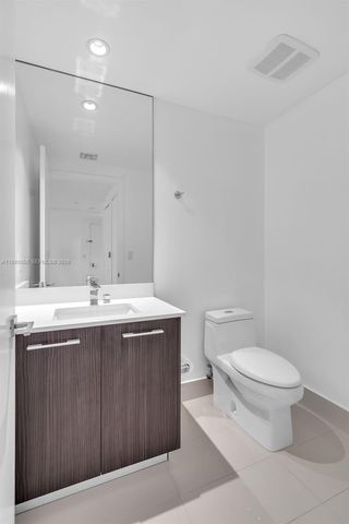 55 SW 9th St 1109, Miami, FL 33130