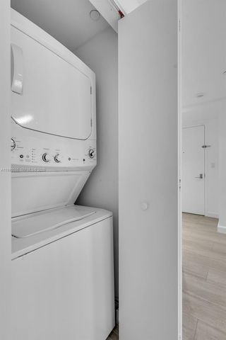 55 SW 9th St 1109, Miami, FL 33130