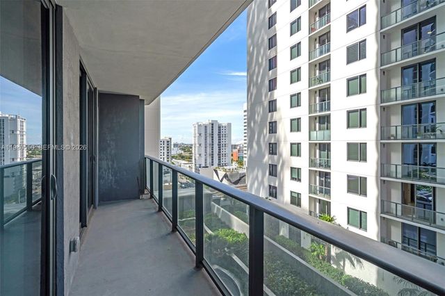 55 SW 9th St 1109, Miami, FL 33130