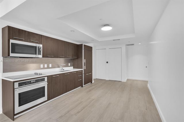 55 SW 9th St 1109, Miami, FL 33130