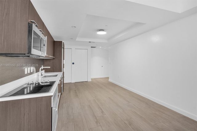 55 SW 9th St 1109, Miami, FL 33130