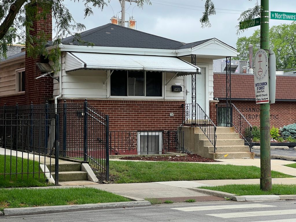 6576 N Northwest Highway, Chicago, IL 60631