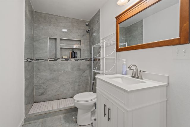 2413 SE 8th Street, Des Moines, IA 50315