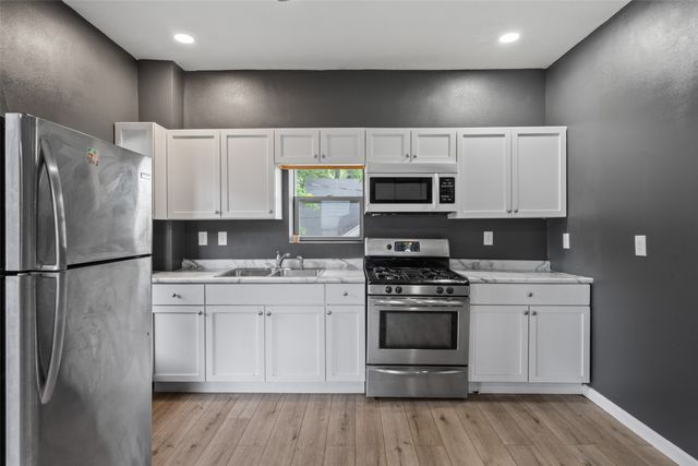 2413 SE 8th Street, Des Moines, IA 50315