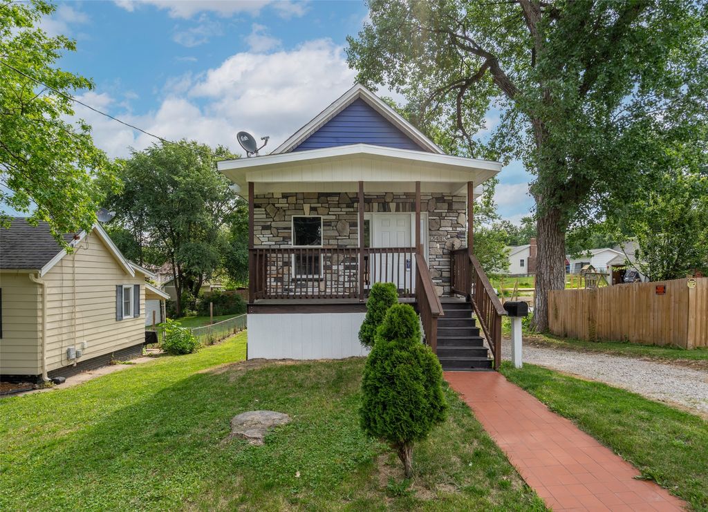2413 SE 8th Street, Des Moines, IA 50315