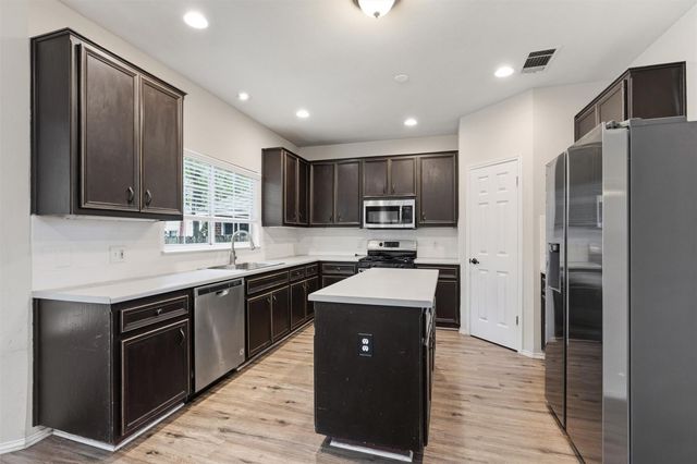 3925 Newland DR, Round Rock, TX 78681